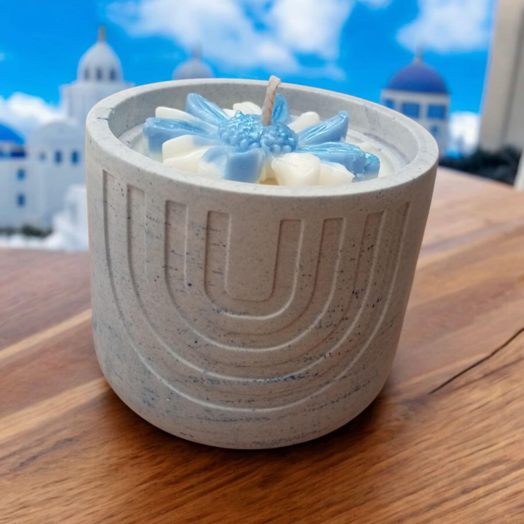 Cashmere and silk candle and its Jesmonite pot